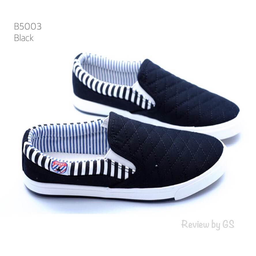 รองเท้าผ้าใบ Slip on ลายทาง (สีเทา)