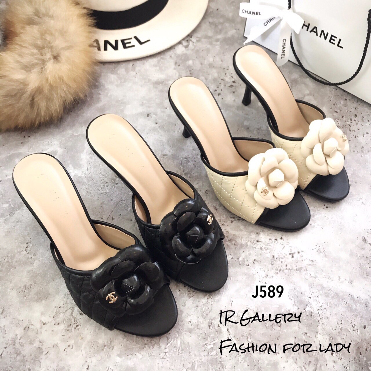 รองเท้าเปิดส้นแต่งดอกคามิเลีย (สีครีม)