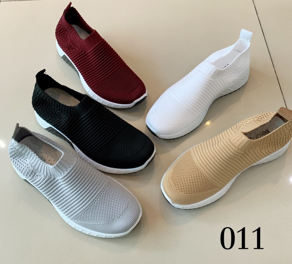 รองเท้าผ้าใบทรงสวมขอบถุงเท้า (สีเลือดหมู)