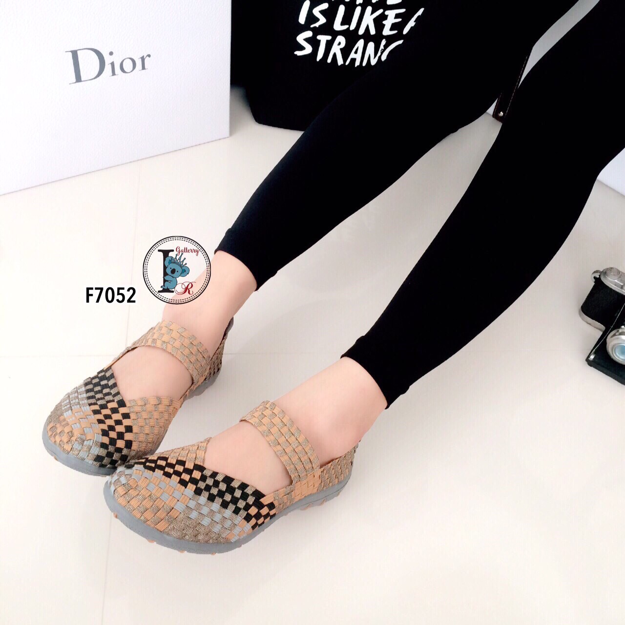 รองเท้าเพื่อสุขภาพสายคาด V (8สี)