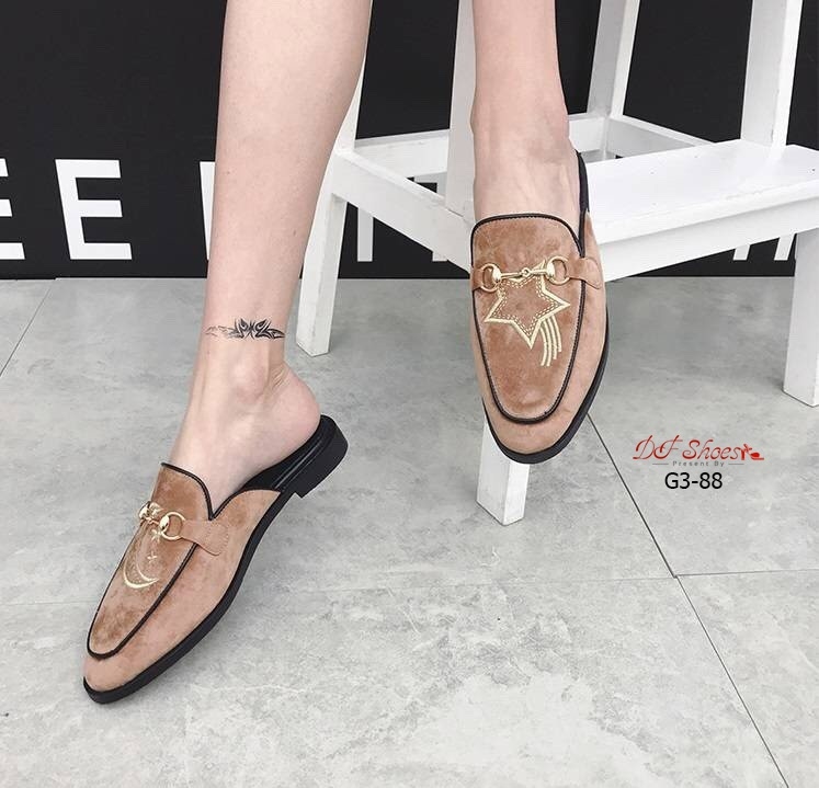 รองเท้าโลฟเฟอร์ปักลาย (สีกากี)