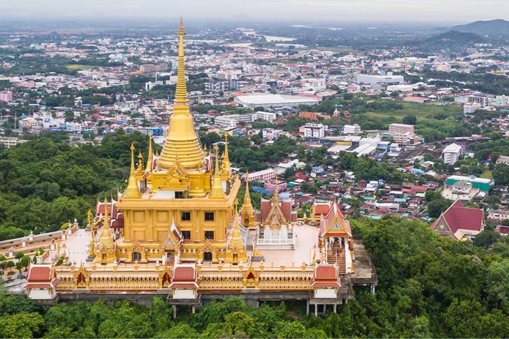 ขายโรงแรม 3 ดาว ขนาด 114 ห้อง บนเชิงเขากบ บรรยากาศธรรมชาติ ใจกลางเมืองนครสวรรค์