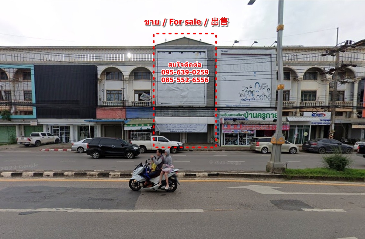 Commercial building for sale, prime location, on Chon Kasem Road, Surat Thani, suitable for business.