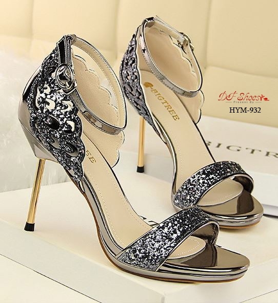 รองเท้าส้นสูงรัดข้อบุกลิตเตอร์ (สีบรอนซ์)