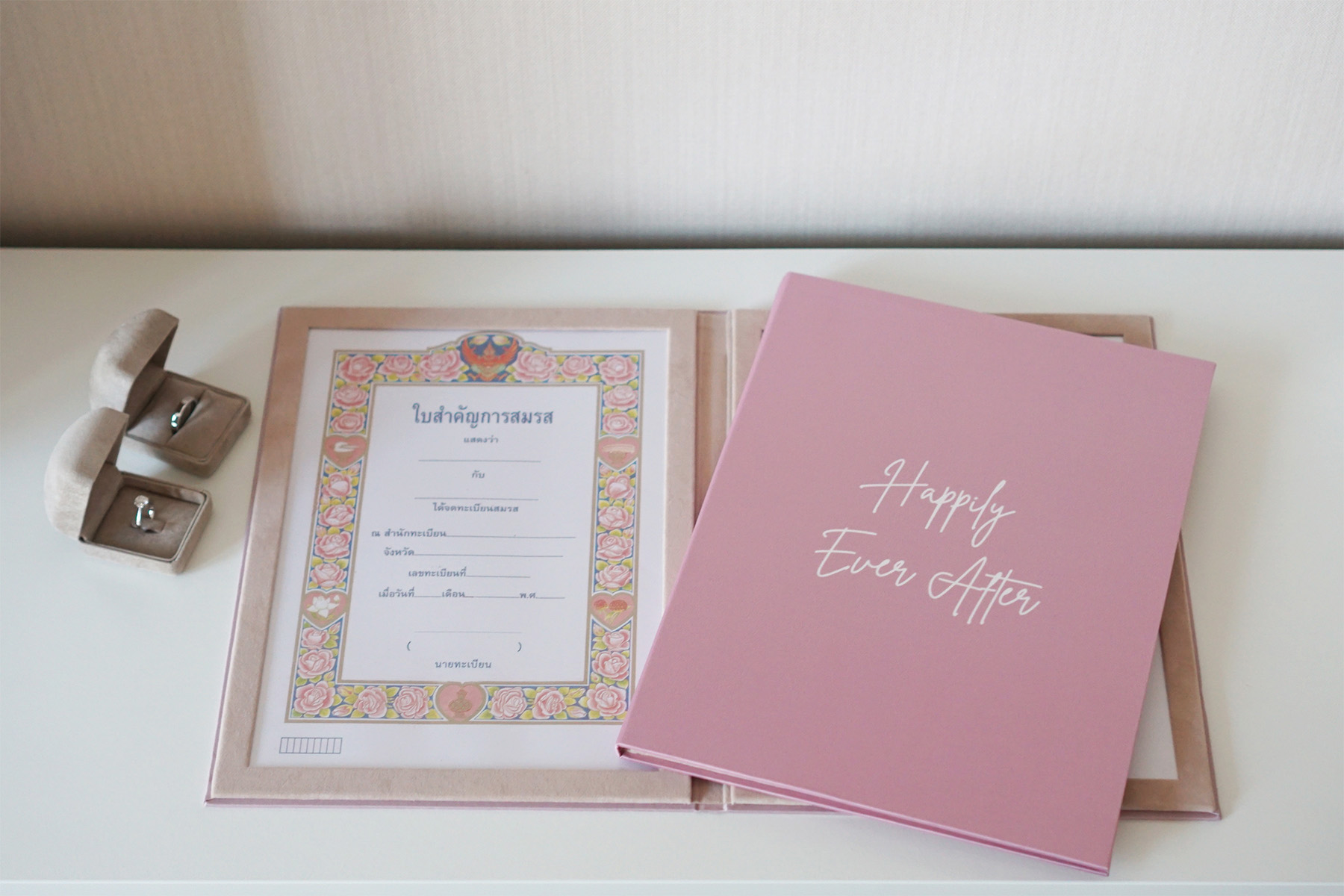 แฟ้มใส่ทะเบียนสมรสพร้อมส่ง Grade A- ลาย Minimal - Pink พร้อมข้อความ Happily Ever After