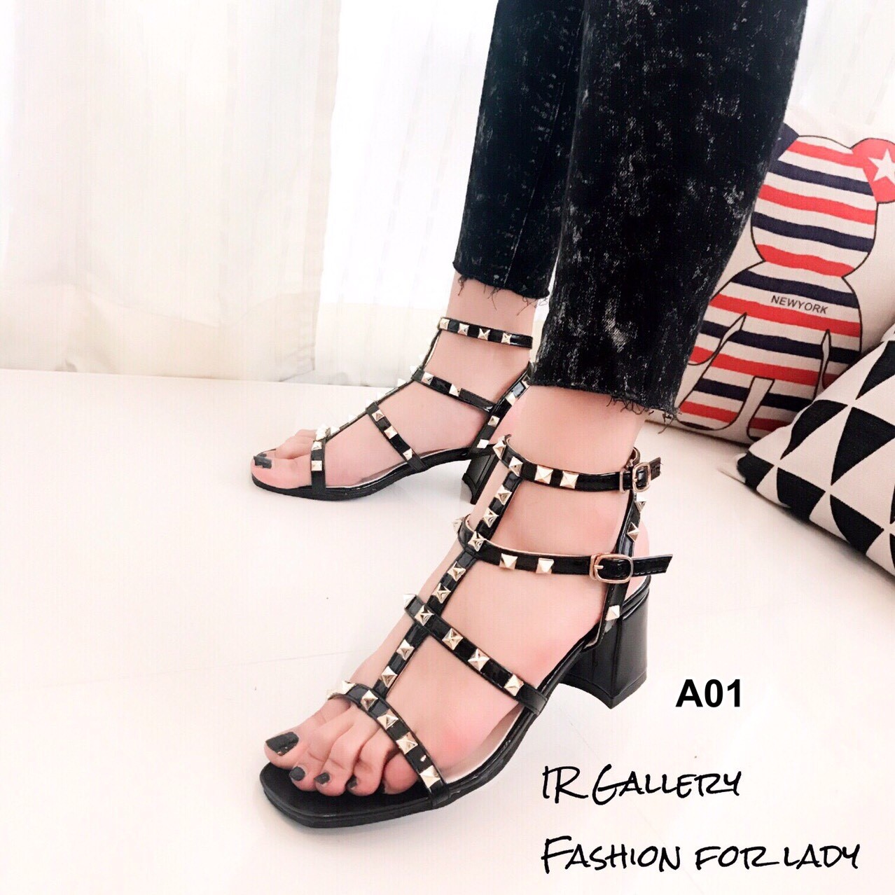 รองเท้าส้นตัน Style Valentino (สีดำ)