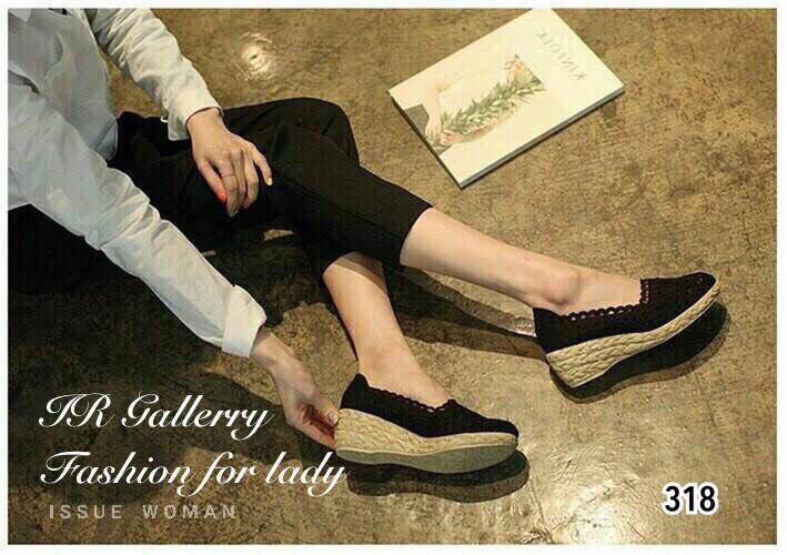 รองเท้าลูกไม้ส้นเตารีดโครเซต์ (สีดำ)