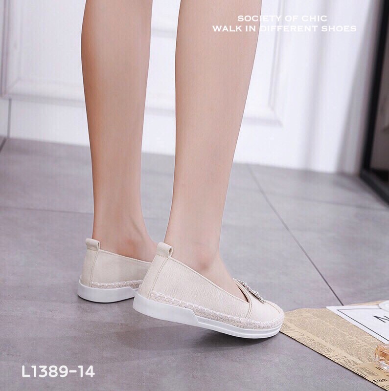 รองเท้าคัทชูสวมแต่งเพชร (สีแดง)