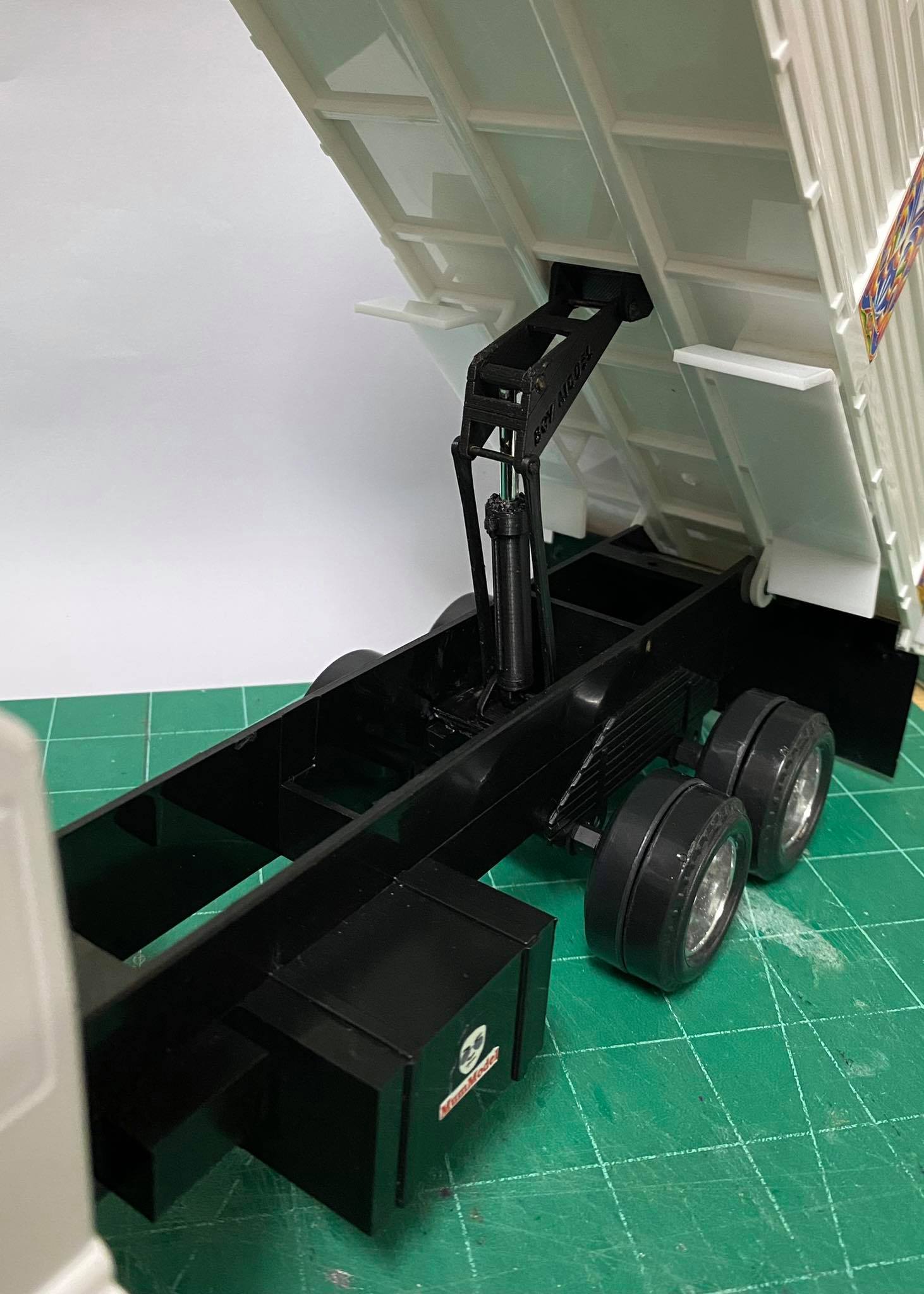 กระบอกยกดั้ม 1/24 รหัส 17.2 โมเดลขาตั๊กแตนรถดั้มจำลอง โมเดลขายกดั้มรถบรรทุก Dump truck part scale