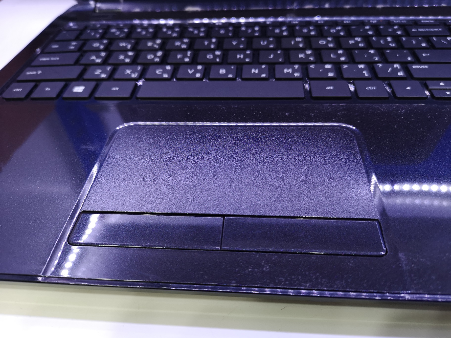 HP 15-r031ds มีตำหนิ