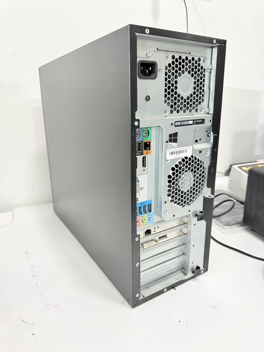 คอมพิวเตอร์ HP Z240 Workstation (i7-6700/4GB*2/SSD 240GB/K420 2GB)