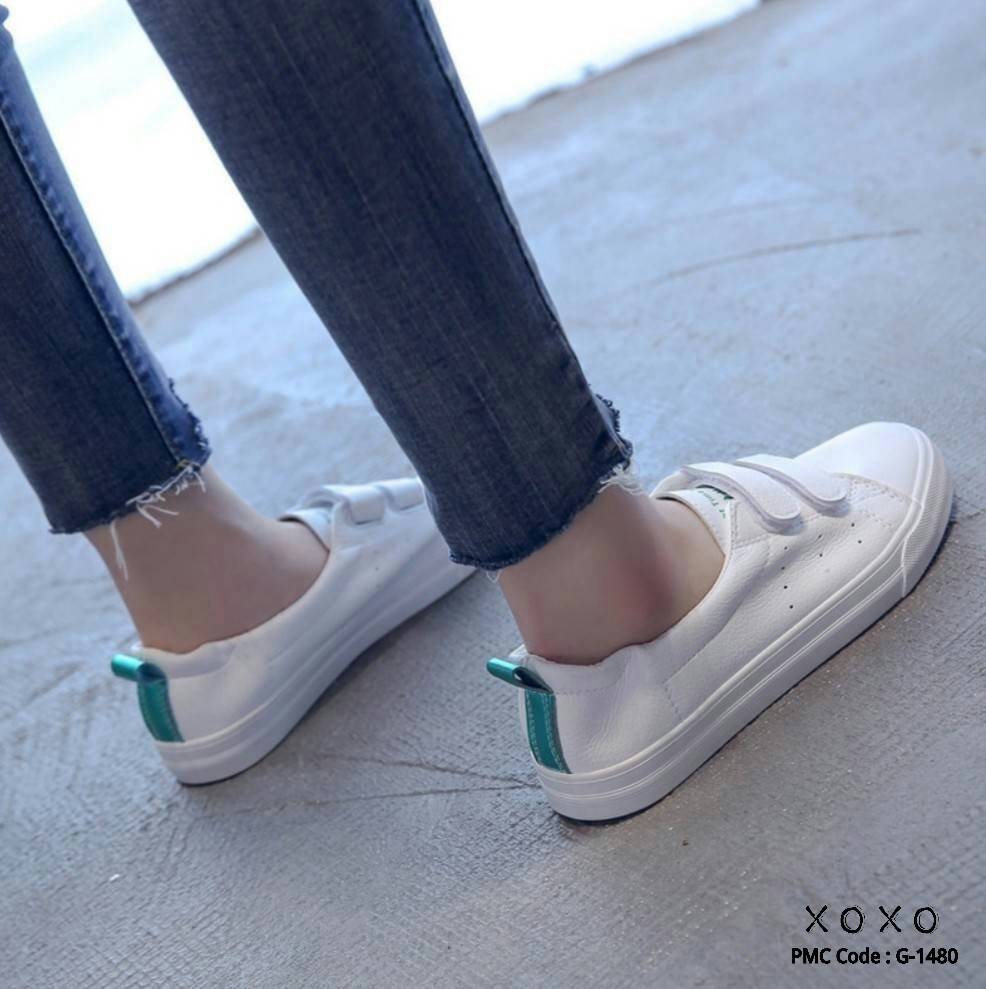 รองเท้าผ้าใบเมจิกเทปแต่งลายส้น (สีเงิน)