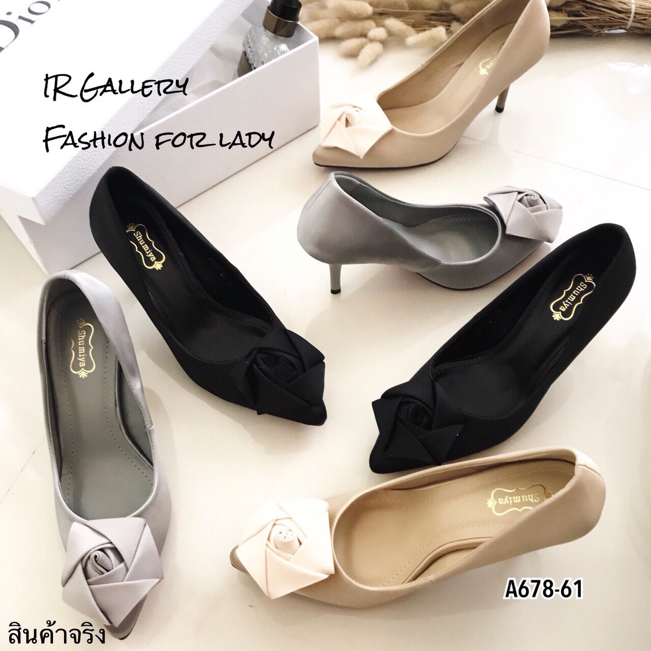 รองเท้าคัทชูซาตินแต่งดอกไม้ (สีครีม)