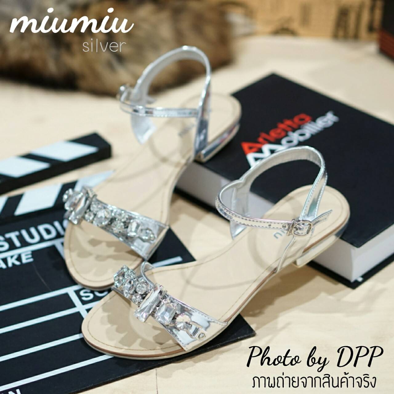 พร้อมส่ง : รองเท้าMIU MIUประดับเพชร (สีเงิน)