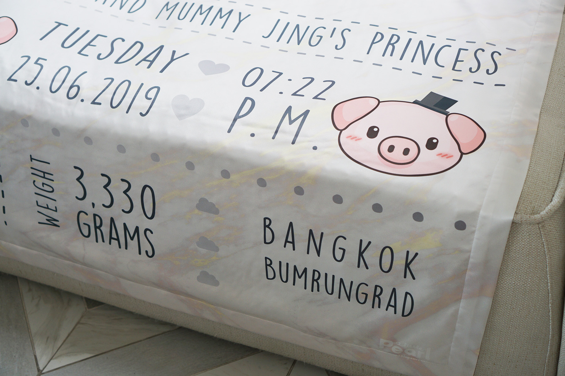 ผ้าห่ม ใส่ประวัติแรกเกิด ลายหมู พื้นหินอ่อน + ใส่รูปถ่าย