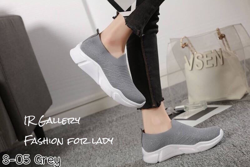 รองเท้าผ้าใบขอบทรงถุงเท้าแต่งกลิตเตอร์ (สีขาว)