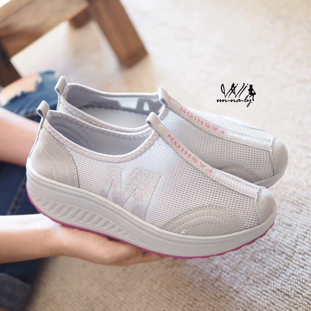 รองเท้าผ้าใบเสริมส้นทรง Sport M (สีบานเย็น)