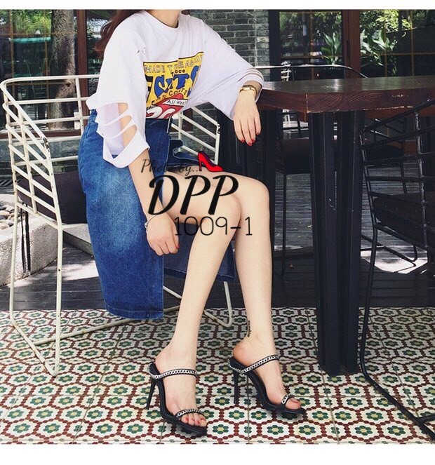 รองเท้าส้นสูงเปิดส้นสไตล์ Givenchy