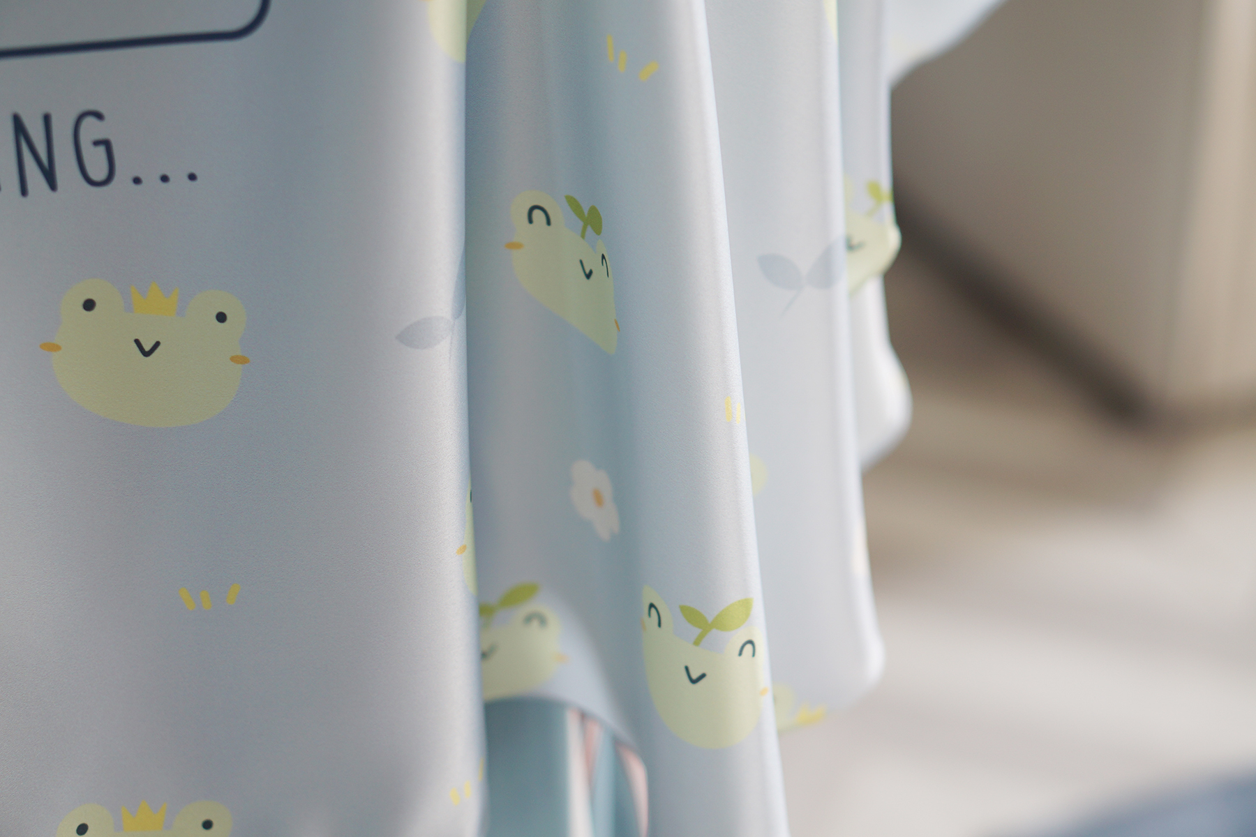 ผ้าคลุมให้นม สั่งทำใส่ชือ ลาย Pattern - Frog - Blue