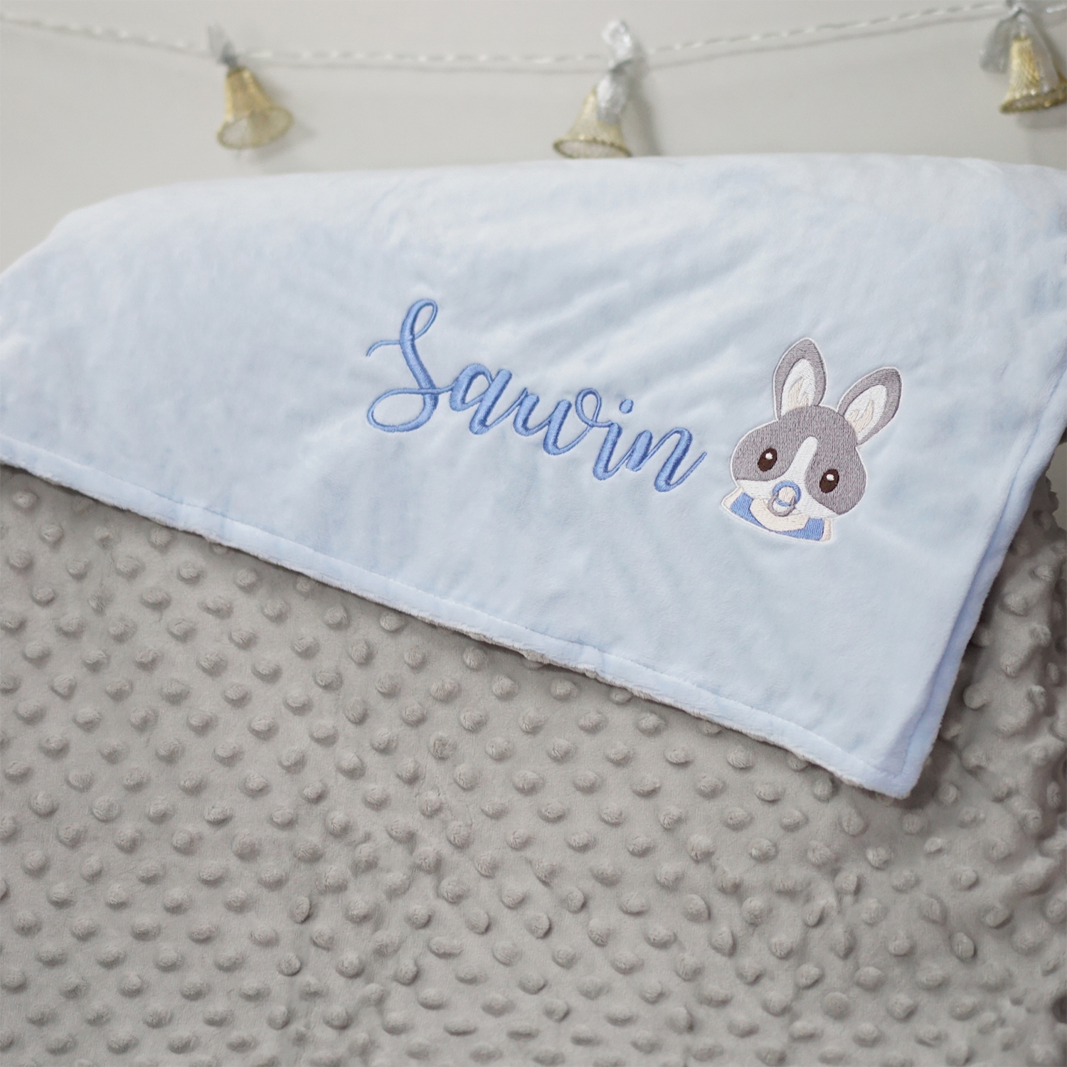 ผ้าห่ม Minky - สีฟ้า-เทา 75x100cm แบบปักชื่อ+การ์ตูน - Rabbit - Boy