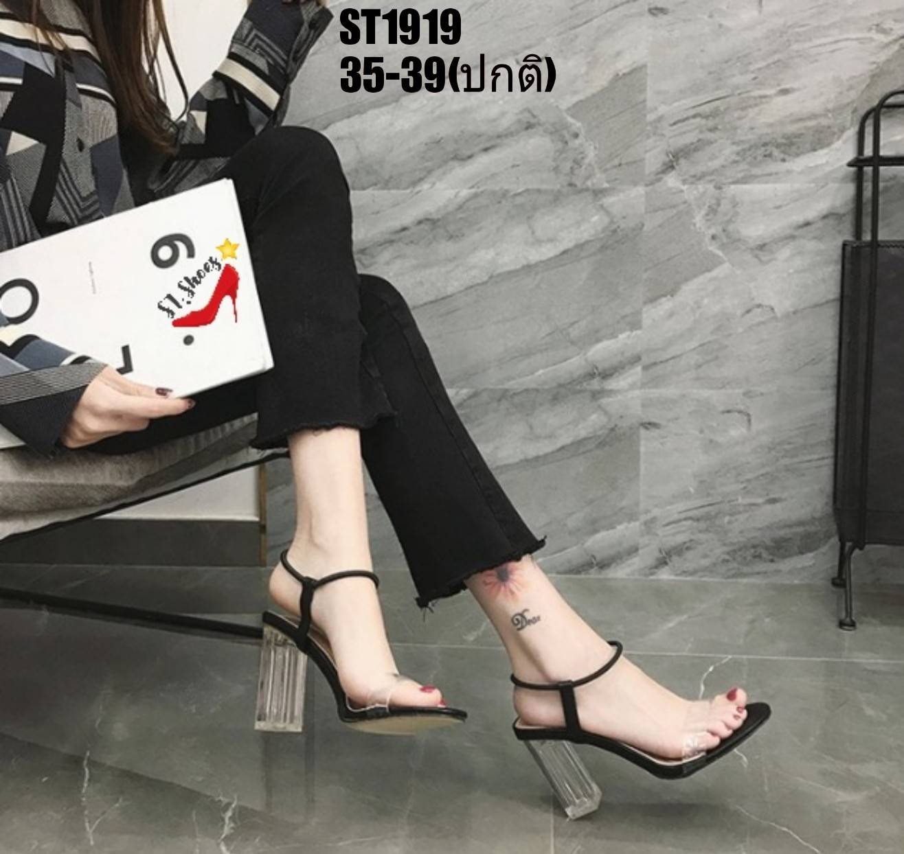 รองเท้าส้นแก้วแต่งห่วงรัดข้อ (สีดำ)