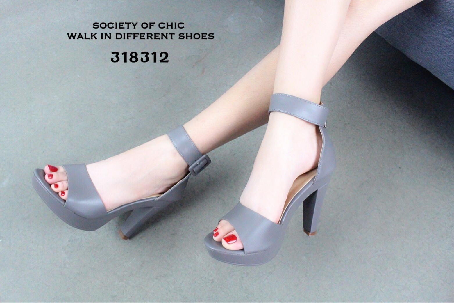 รองเท้าส้นสูงรัดข้อแต่งเข็มขัด (สีเทา)