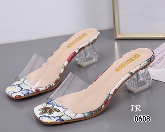 รองเท้าส้นแก้วเปิดส้นแต่งลาย (สีเหลือง)