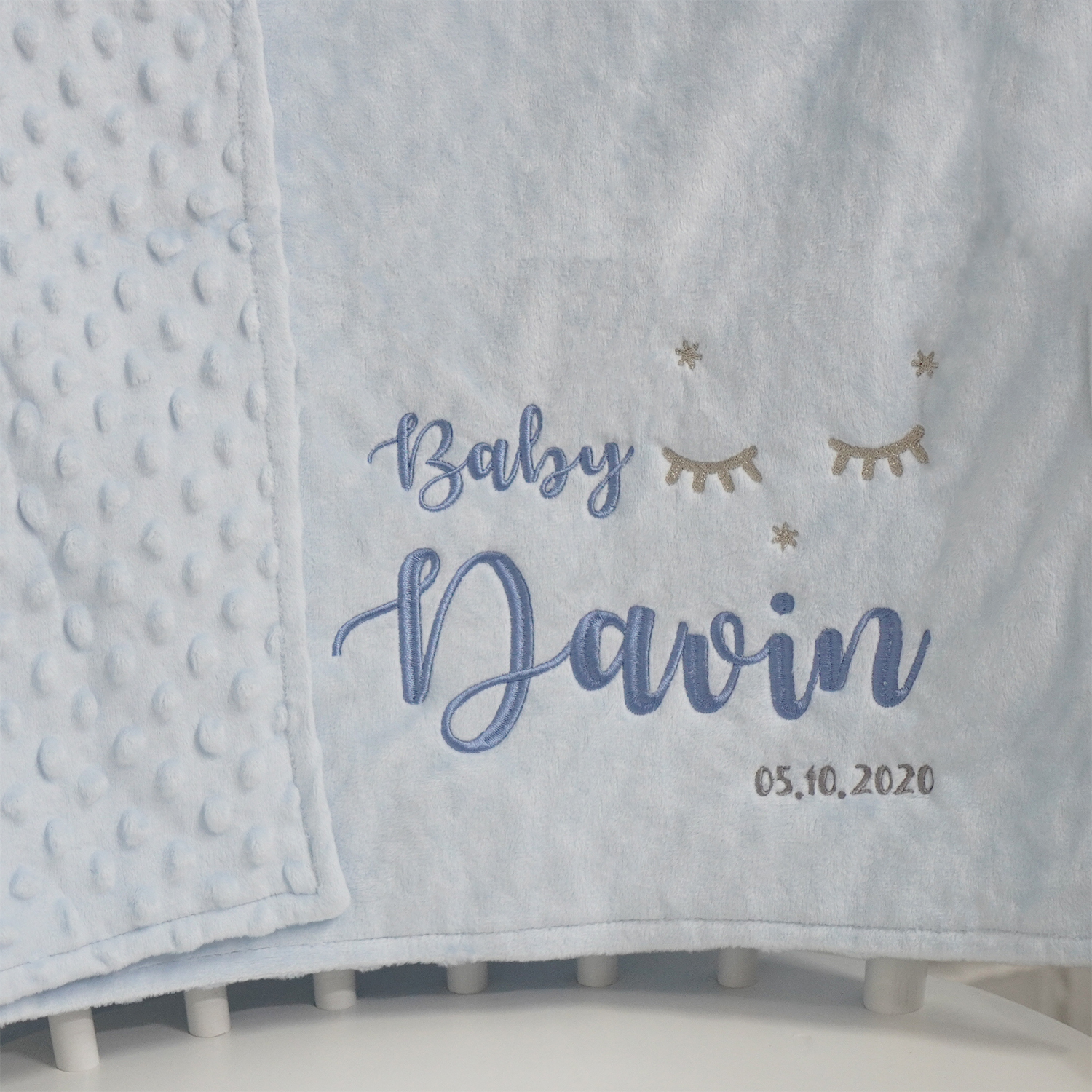 ผ้าห่ม Minky - สีฟ้า 75x100cm แบบปักชื่อ+icon - Eyelashes