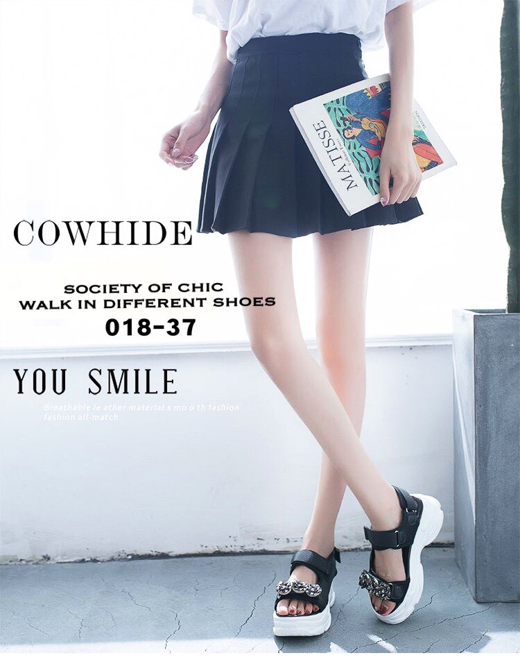 รองเท้าลำลองเสริมส้นแต่งสายเมจิกเทป (สีดำ)