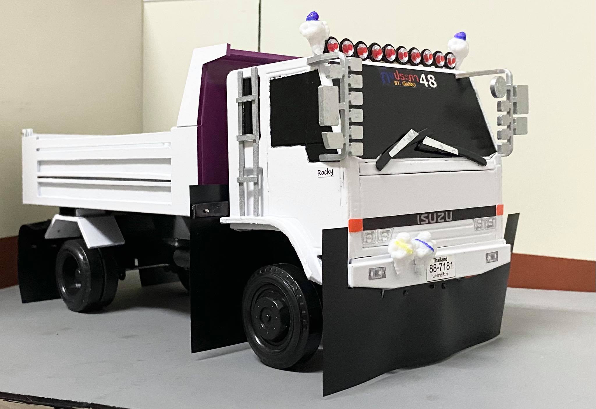 รถดั๊มพ์ 6 ล้อ อีซูสุร๊อกกี้ 1/24 พลาสติก