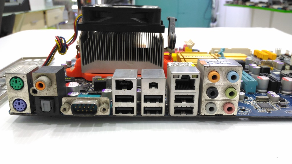 GA-MA770-DS3 + AMD Athlon 64x2 4600+