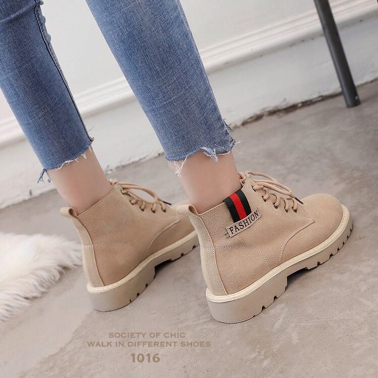 รองเท้าผ้าใบหุ้มข้อแต่งแถบผ้า (สีครีม)