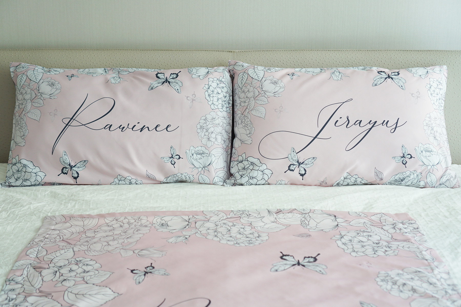 ปลอกหมอนหนุนคู่ พิมพ์ลายเต็มผืน Butterfly Vintage - Pink