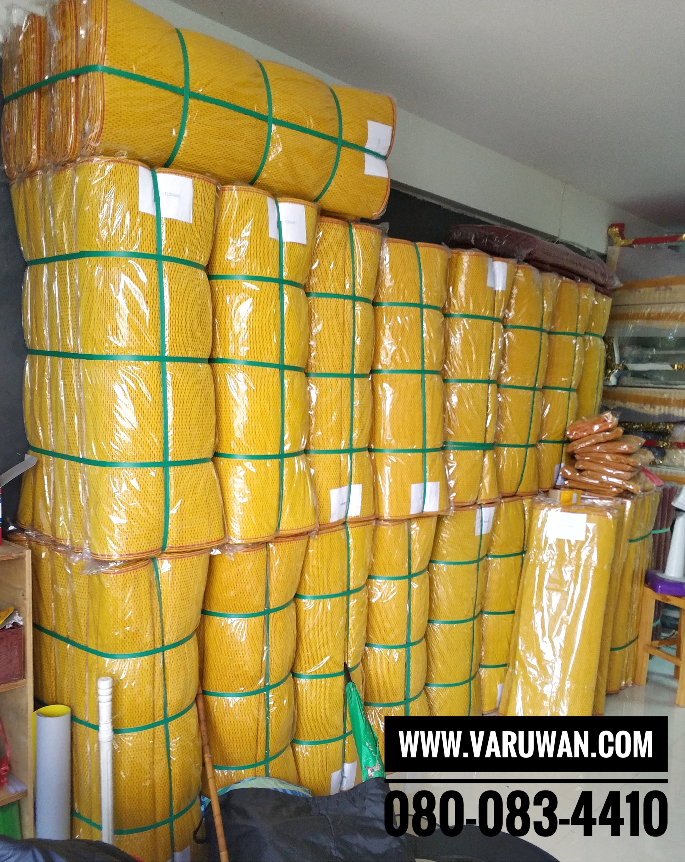 เสื่อพลาสติกแดงเหลือง