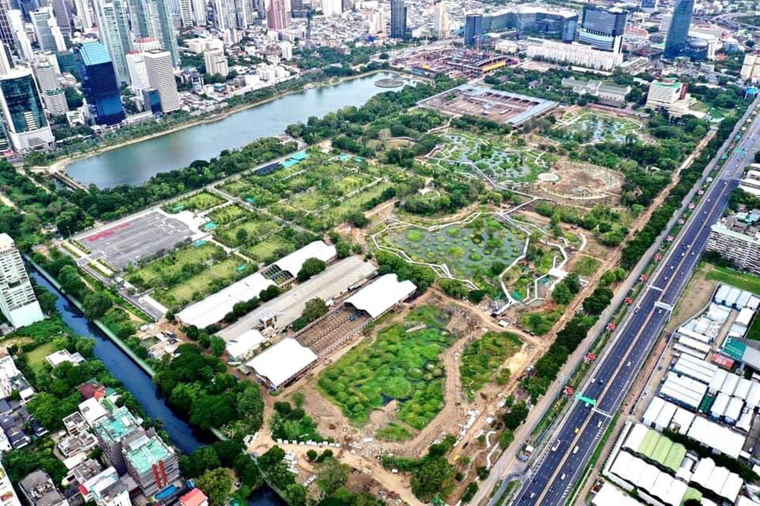 ขาย/ให้เช่าพื้นที่สำนักงานออฟฟิศย่านสุขุมวิท กรุงเทพฯ ตรงข้ามสวนเบญจกิติ ใกล้สถานีรถไฟฟ้า BTS อโศก และ MRT สุขุมวิท เพียง 750 เมตร | Ocean Tower 1