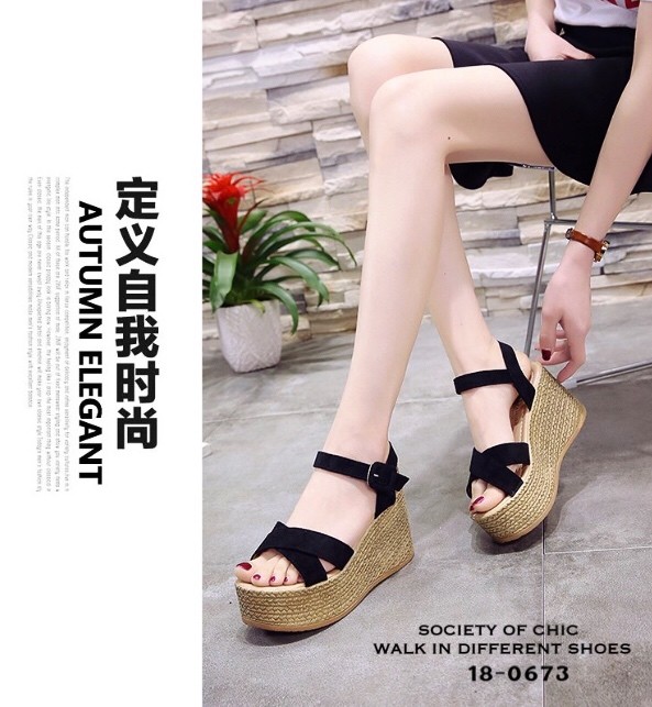 รองเท้าส้นเตารีด Wedge Sandals (สีดำ)