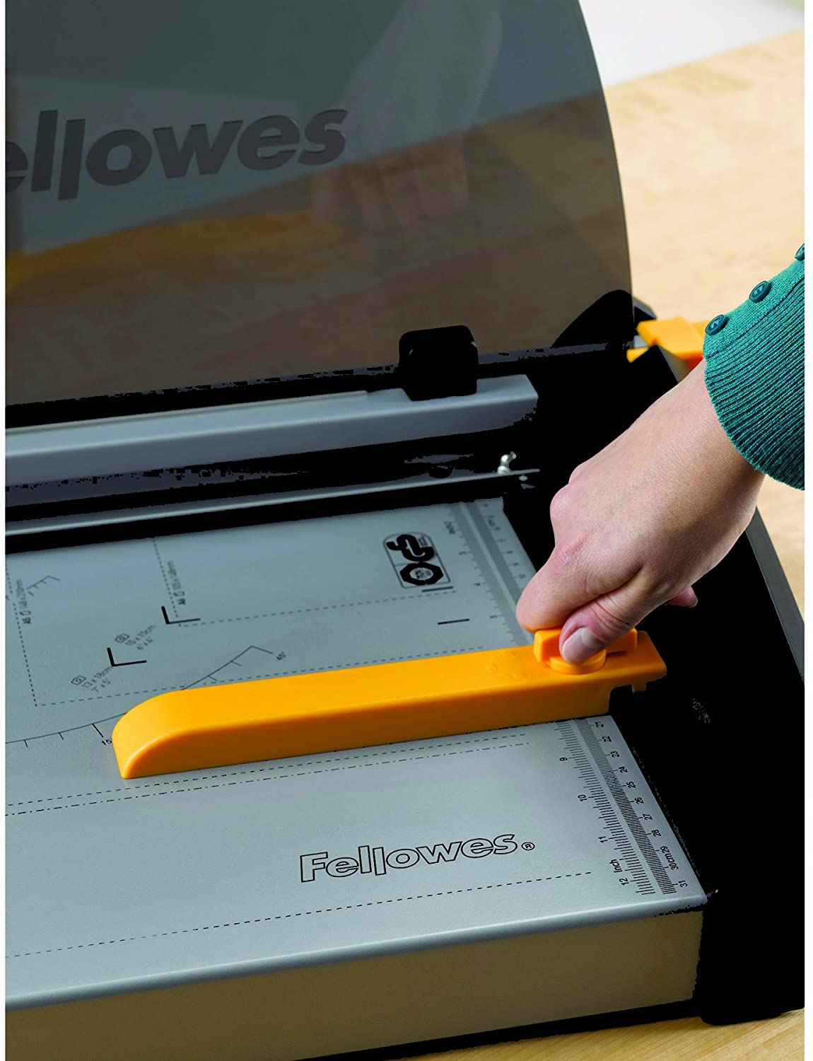 ขายถูก แท่นตัดกระดาษ Fellowes รุ่น Plama A4