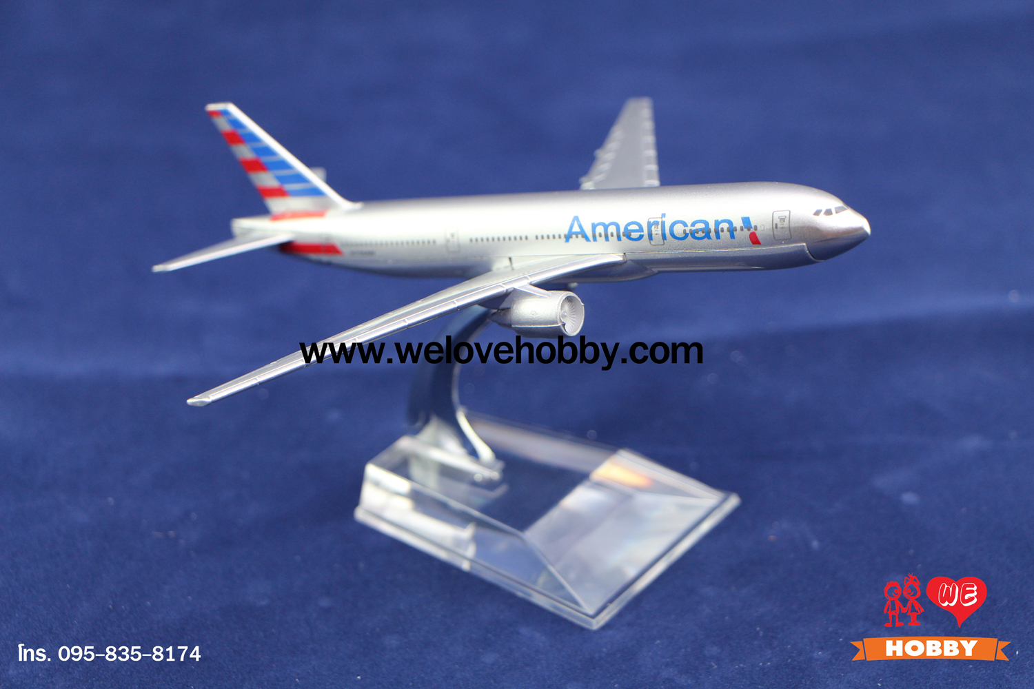 โมเดลเครื่องบิน American Airlines (Boeing 777) ปีกนกลายธงชาติสหรัฐอเมริกา