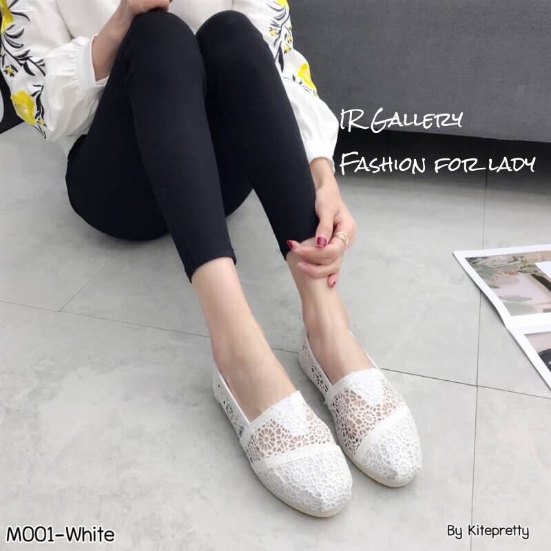 รองเท้าลูกไม้ลายดอก Style Toms (สีขาว)