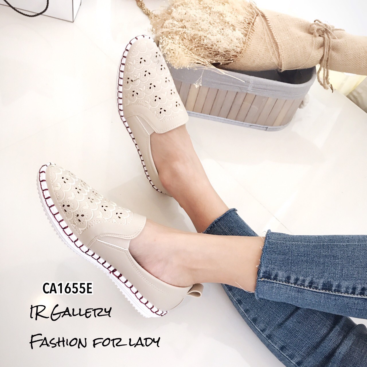 รองเท้าคัทชูฉลุลาย Style Cawavia (สีชมพู)