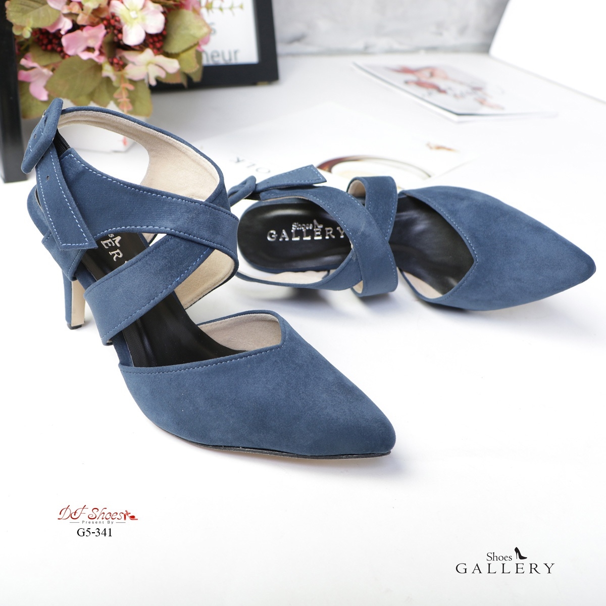 รองเท้าคัทชูส้นสูงแต่งสายรัดเข็มขัด (สีน้ำเงิน)