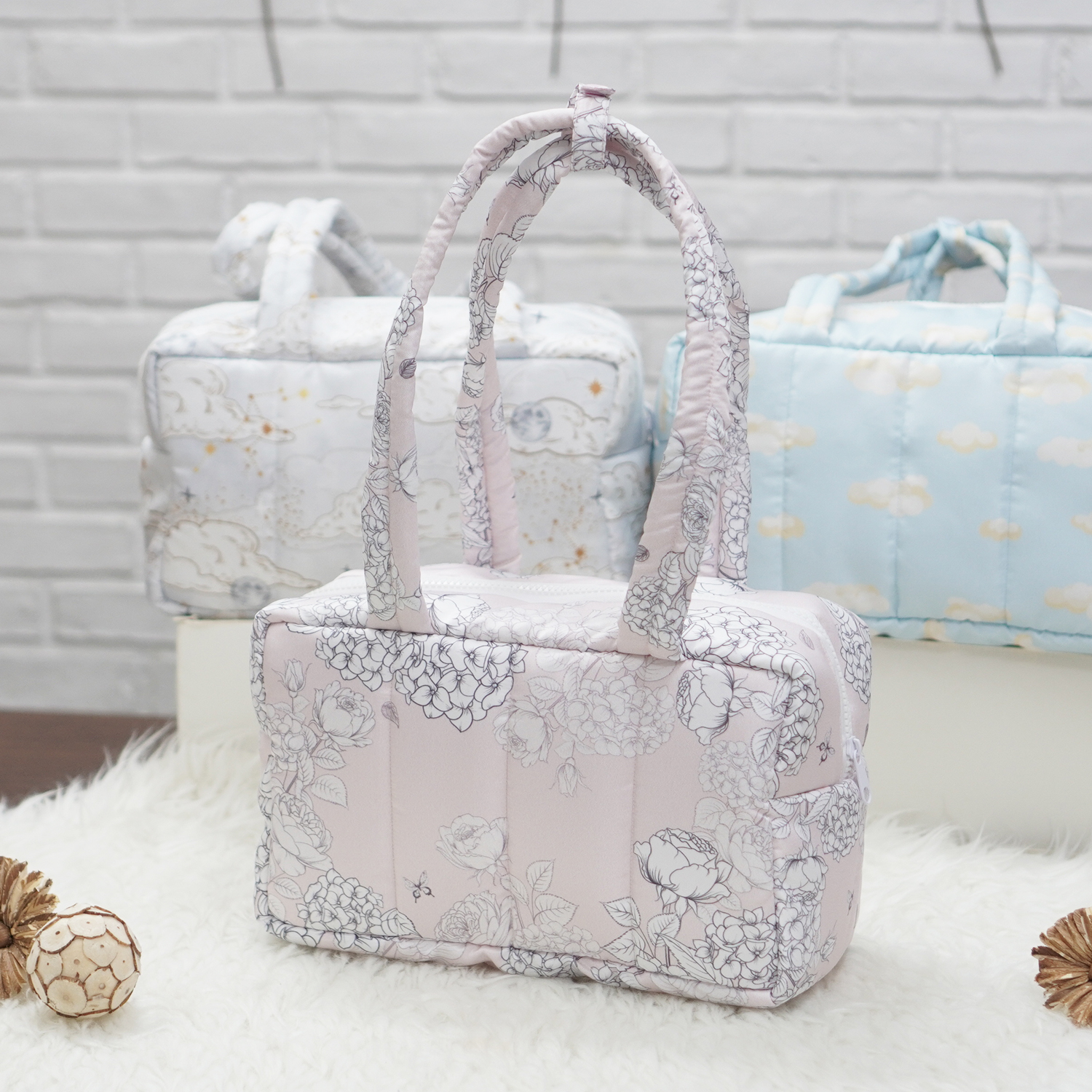 Fluffy Bowling Bag กระเป๋านุ่มนิ่ม ทรง Bowling แบบพร้อมส่ง ลาย Butterfly Vintage - Pink