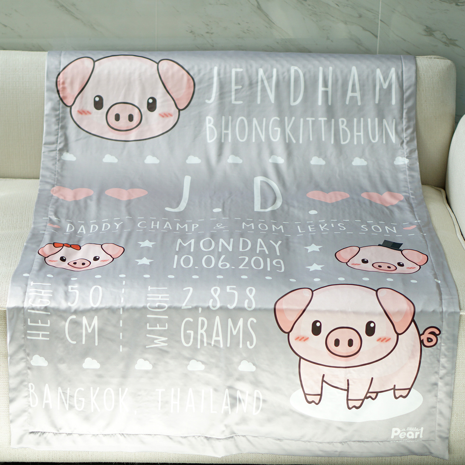 ผ้าห่ม ใส่ประวัติแรกเกิด ลายหมู สี Grey