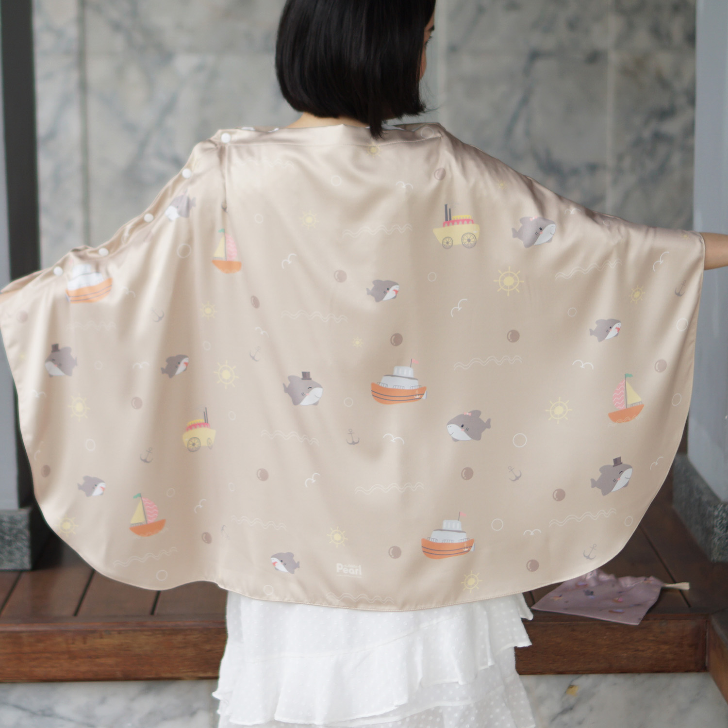 ผ้าคลุมให้นม 3in1 (รุ่นมีกระดุม ถอดโครงได้) แบบสั่งทำใส่ชื่อ ลาย Shark - Brown