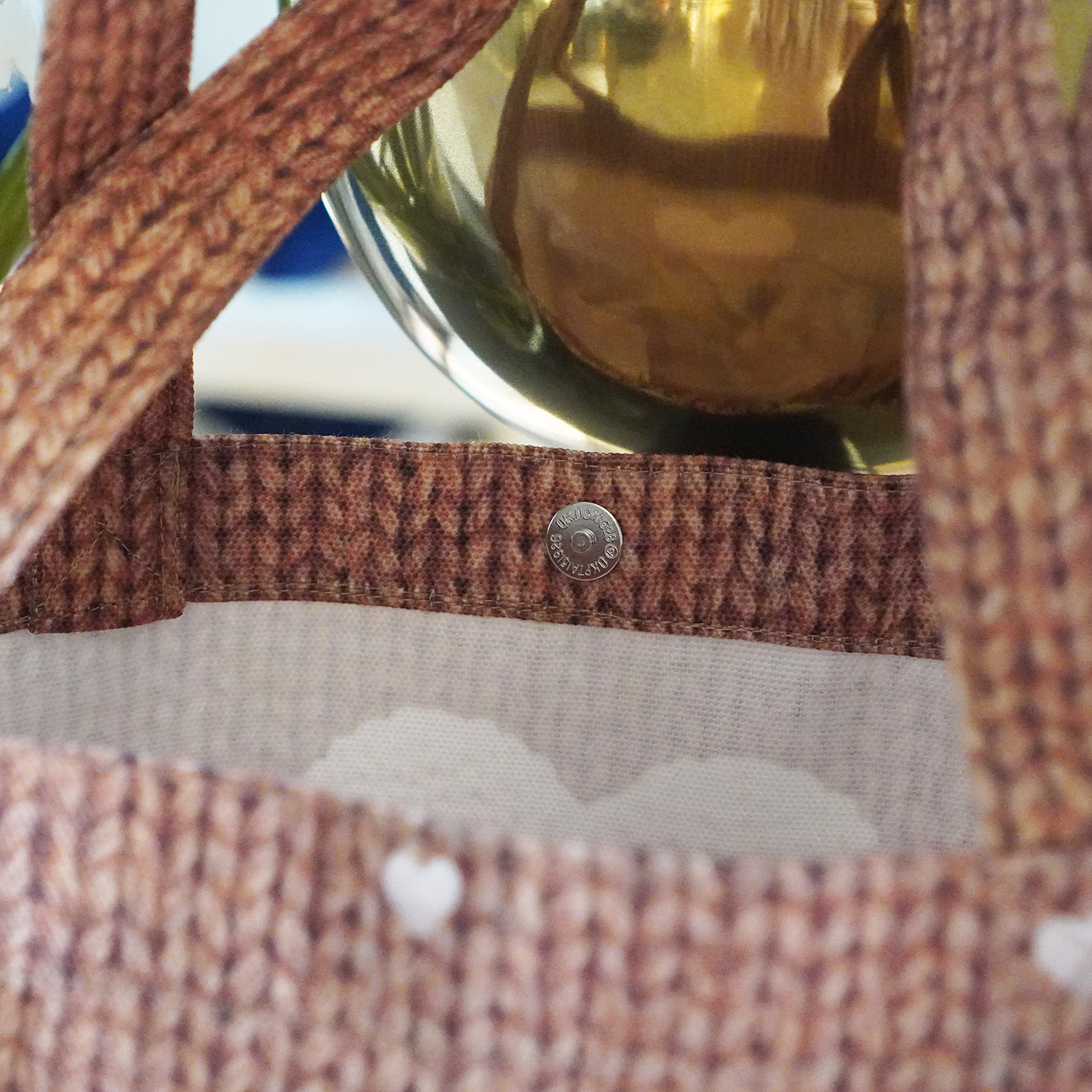 กระเป๋าผ้าแคนวาส ปักชื่อ (ไซส์ S) ลาย Knitted Heart - Brown