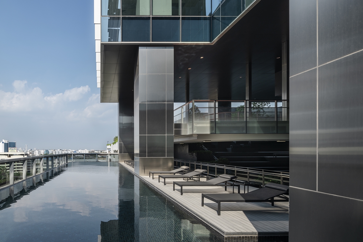 เอไอเอ อีสต์ เกตเวย์ (AIA East Gateway) สำนักงานให้เช่า ติดถนนบางนา-ตราด ใกล้รถไฟฟ้า MRT สายสีเหลือง สถานีศรีเอี่ยม 350 เมตร