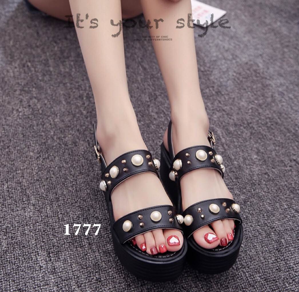 รองเท้า Platform แต่งมุก (สีดำ)