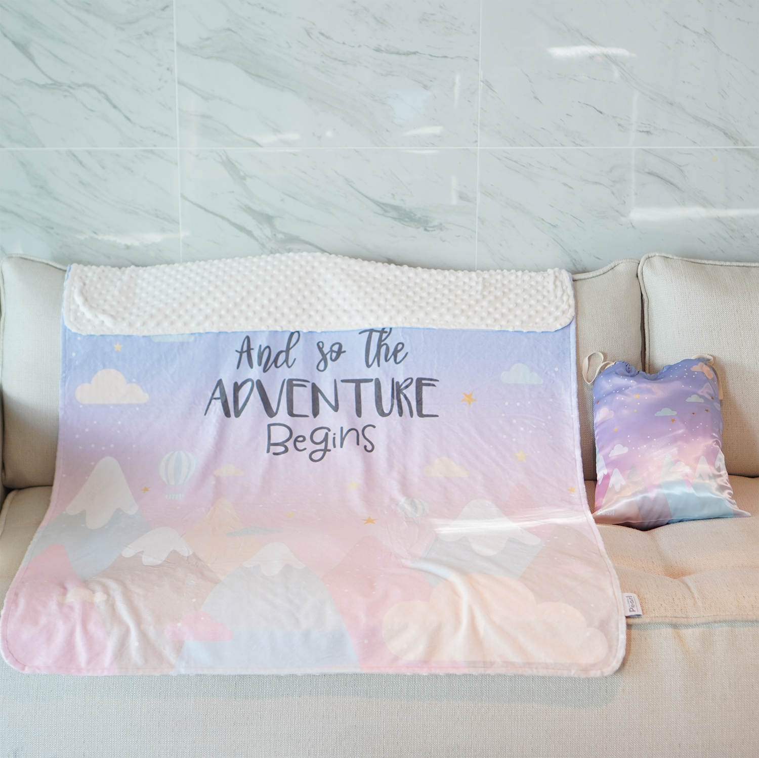 ผ้าห่ม Minky 100x150cm พร้อมส่ง ลาย Mountain ด้านหลังสีครีม กับชมพู