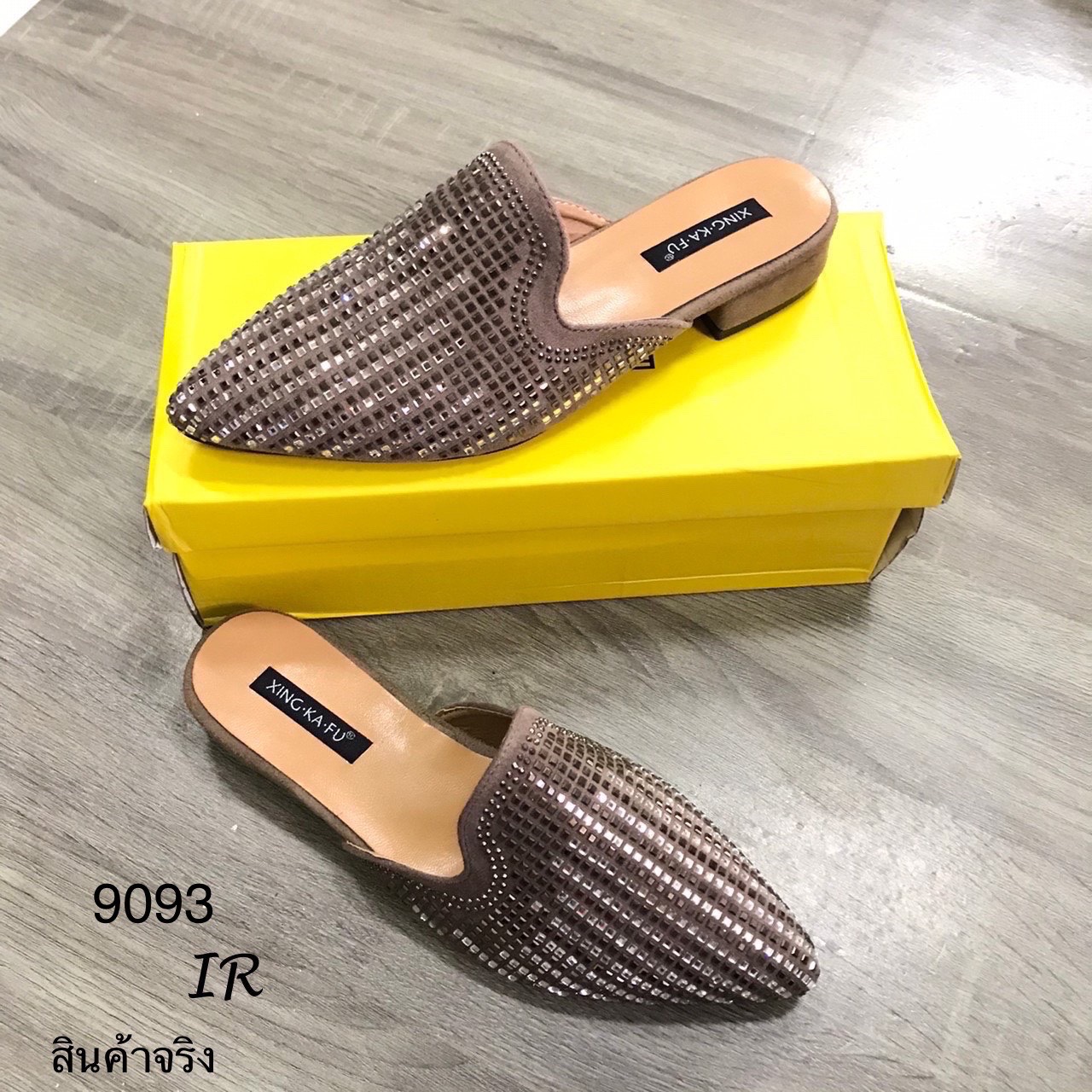 รองเท้าลำลองเปิดส้นแต่งเพชร (สีน้ำตาล)