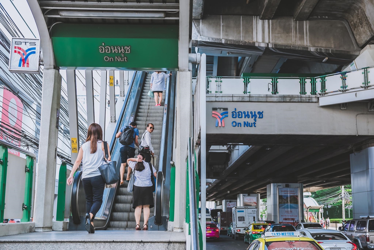 อาคารสุขุมวิท ฮิลล์ ( Sukhumvit Hills ) สำนักงานให้เช่าติดถนนสุขุมวิท ใกล้สถานีรถไฟฟ้า BTS อ่อนนุช และ BTS บางจาก 500 เมตร